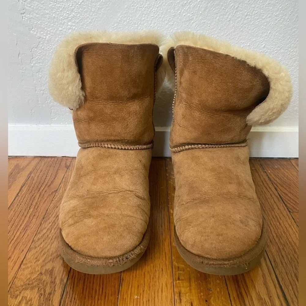UGG Short Fold Over Suede Chestnut Boots Women’s W9